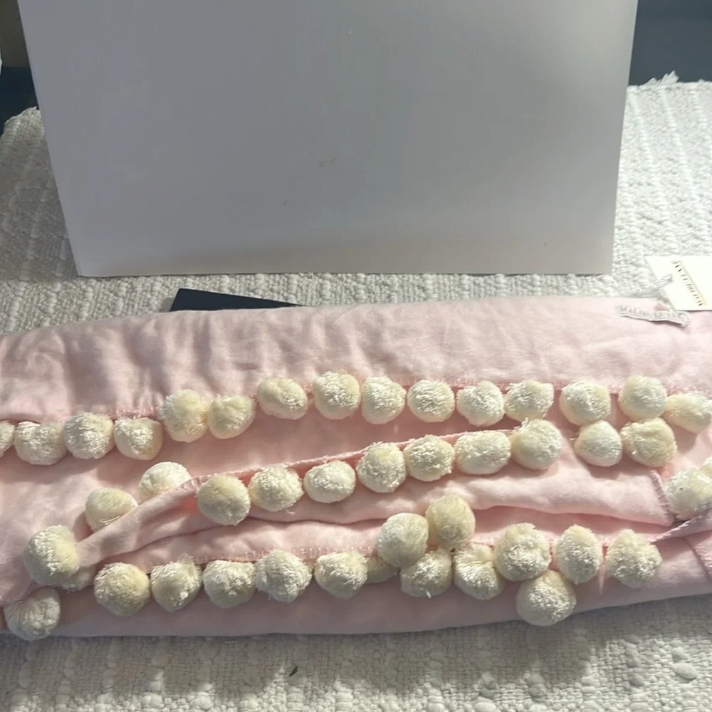 Malibu Luxxe pom pom throw Size 50
